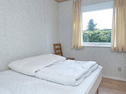 Tranquil Retreat With Spa and Garden-by Traum