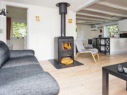 Tranquil Retreat With Spa and Garden-by Traum