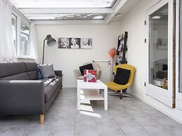 Tranquil Retreat With Spa and Garden-by Traum
