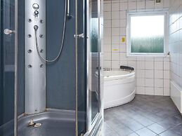 Tranquil Retreat With Spa and Garden-by Traum