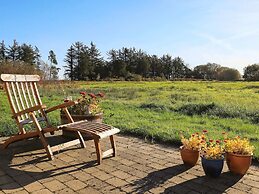 Cozy Seaside Cottage Escape-by Traum