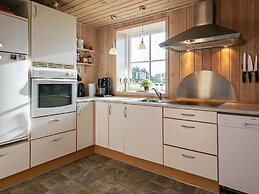 Cozy Seaside Cottage Escape-by Traum