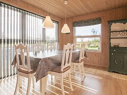 Cozy Seaside Cottage Escape-by Traum