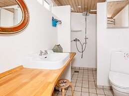 Cozy Coastal Cottage at Jegindo-by Traum