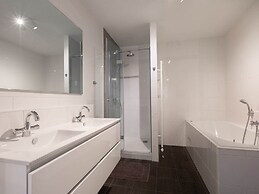 Spacious Apartment in Den Haag near Sea Beach