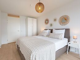 Spacious Apartment in Den Haag near Sea Beach