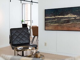 Spacious Apartment in Den Haag near Sea Beach