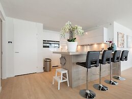 Spacious Apartment in Den Haag near Sea Beach