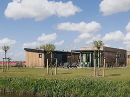 Luxury Lodge With two Bathrooms, on Markermeer