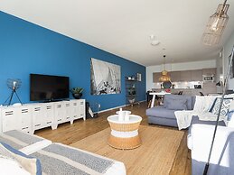 Luxury Apartment With Marina View