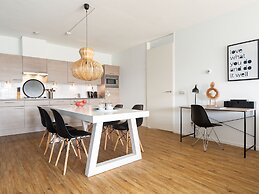 Luxury Apartment With Marina View