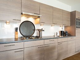 Luxury Apartment With Marina View