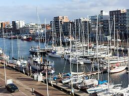 Luxury Apartment With Marina View