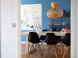 Luxury Apartment With Marina View