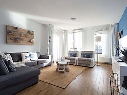 Luxury Apartment With Marina View