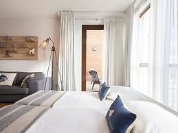 Luxury Apartment With Marina View