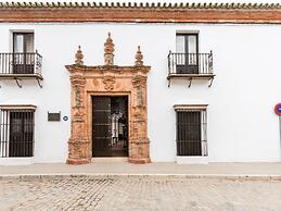 Charming Holiday Home in Fuentes de Andalucía With Pool