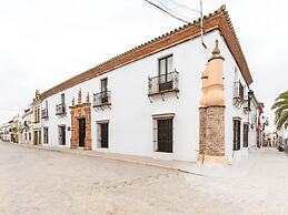 Charming Holiday Home in Fuentes de Andalucía With Pool