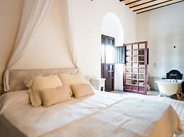 Charming Holiday Home in Fuentes de Andalucía With Pool
