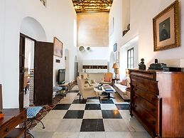 Charming Holiday Home in Fuentes de Andalucía With Pool