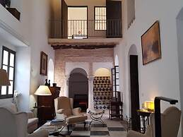 Charming Holiday Home in Fuentes de Andalucía With Pool
