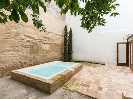 Charming Holiday Home in Fuentes de Andalucía With Pool