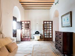Charming Holiday Home in Fuentes de Andalucía With Pool
