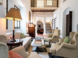 Charming Holiday Home in Fuentes de Andalucía With Pool