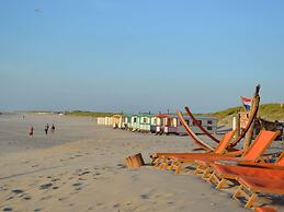 Luxury Tent with Kitchen & Shower near Beach & Campsite