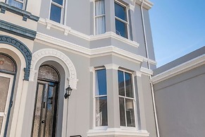 Posh Holiday Home in Plymouth near Royal William Yard