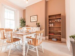 Posh Holiday Home in Plymouth near Royal William Yard