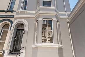 Posh Holiday Home in Plymouth near Royal William Yard
