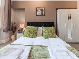 Posh Holiday Home in Plymouth near Royal William Yard