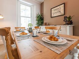 Posh Holiday Home in Plymouth near Royal William Yard