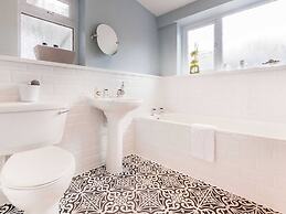 Posh Holiday Home in Plymouth near Royal William Yard