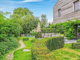 Ideal Holiday Home in Gijverinkhove With Terrace, Garden