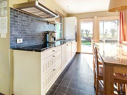 Ideal Holiday Home in Gijverinkhove With Terrace, Garden