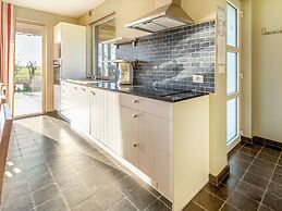 Ideal Holiday Home in Gijverinkhove With Terrace, Garden