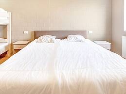 Ideal Holiday Home in Gijverinkhove With Terrace, Garden