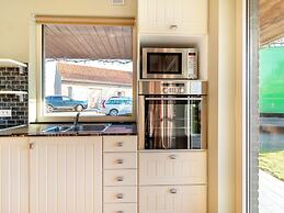 Ideal Holiday Home in Gijverinkhove With Terrace, Garden