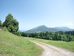 Cosy Holiday Home in bad Goisern With Balcony