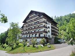 Cosy Holiday Home in bad Goisern With Balcony