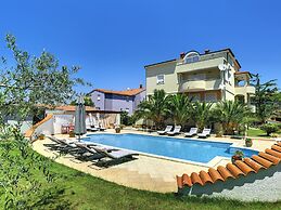 Boutique Apartment With Pool in Medulin