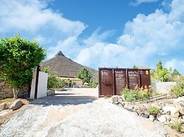 Appealing Holiday Home in La Escalona With Mountain Views