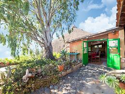 Appealing Holiday Home in La Escalona With Mountain Views