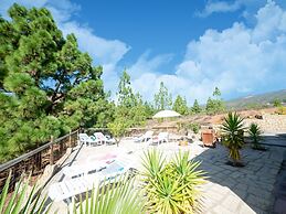 Appealing Holiday Home in La Escalona With Mountain Views