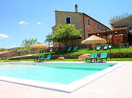 Belvilla by OYO Tuscan Farmhouse With Private Pool