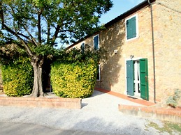 Belvilla by OYO Tuscan Farmhouse With Private Pool