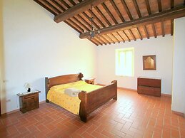 Belvilla by OYO Tuscan Farmhouse With Private Pool