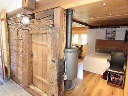 Mountain View Holiday Home in Binntal near Lengtal Deck
